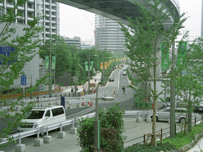 トッパンフォームズ前から南をのぞむ